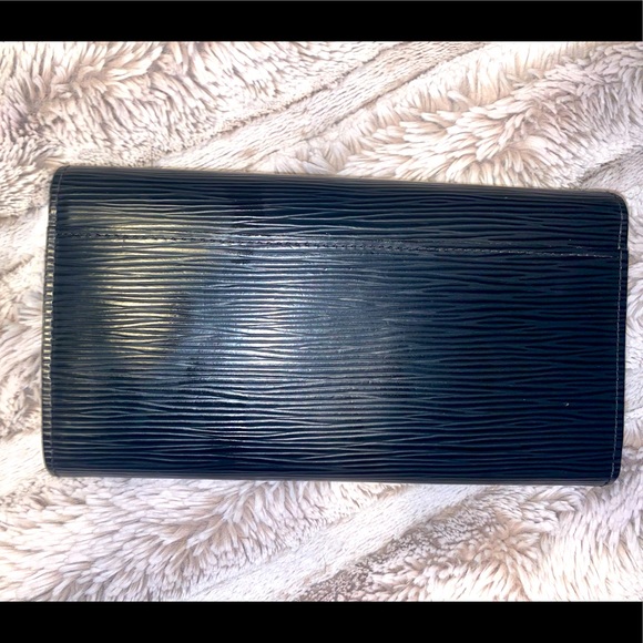❌ SOLD ❌ 
Authentic Louis Vuitton - Sarah Epi Wallet in black - Picture 2 of 10